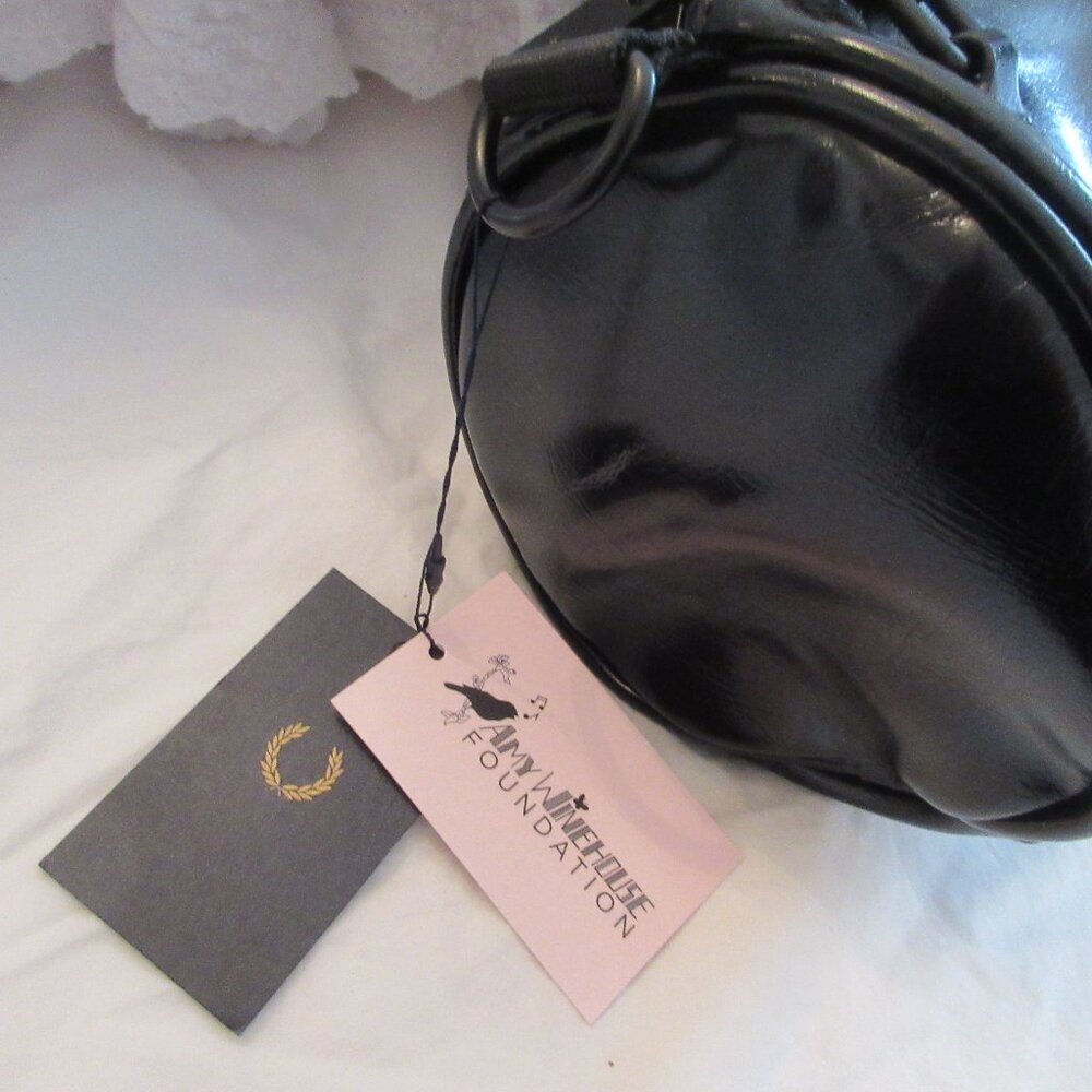 NWT Fred Perry Amy Winehouse Mini Barrel Black - Picture 11 of 12